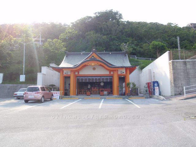 沖縄成田山福泉寺の駐車場